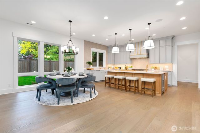 4526 89th Avenue SE, Mercer Island, WA 98040