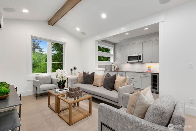 4526 89th Avenue SE, Mercer Island, WA 98040