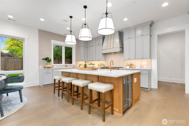 4526 89th Avenue SE, Mercer Island, WA 98040