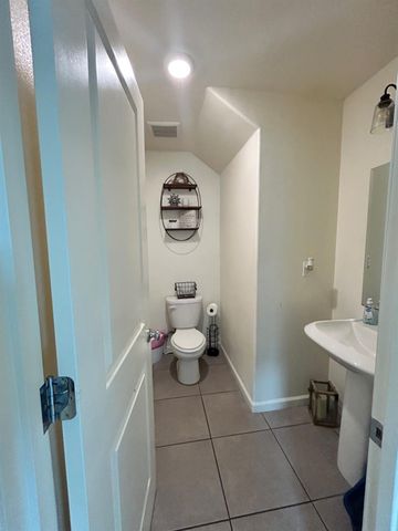 733 Newton Ct, Merced, CA 95348