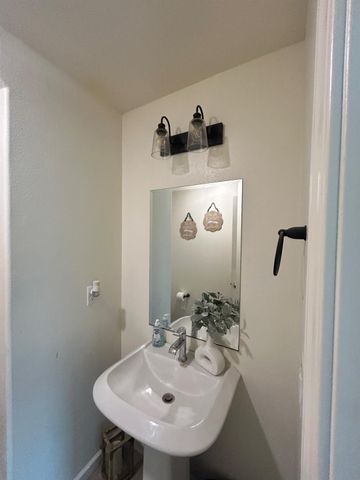 733 Newton Ct, Merced, CA 95348