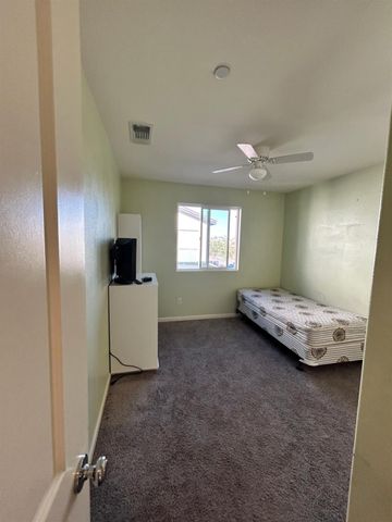 733 Newton Ct, Merced, CA 95348