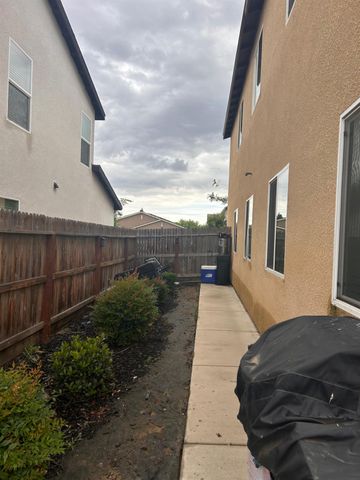 733 Newton Ct, Merced, CA 95348