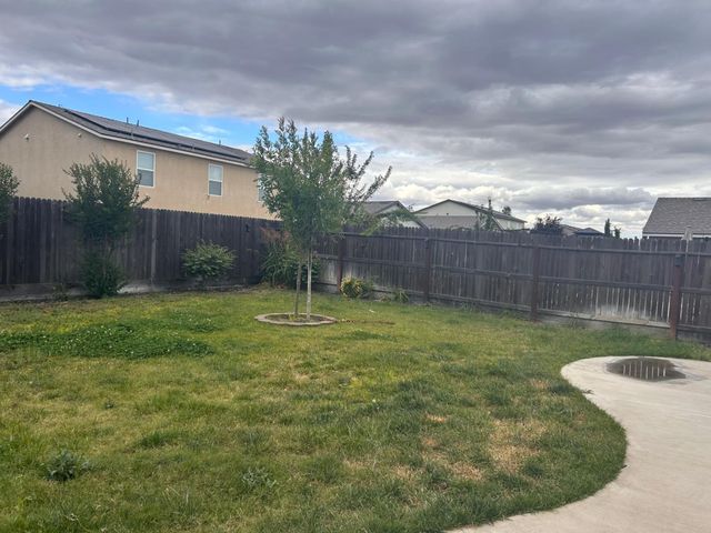 733 Newton Ct, Merced, CA 95348