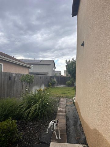 733 Newton Ct, Merced, CA 95348