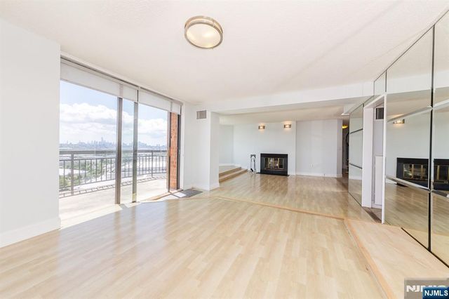 2105 Harmon Cove Tower, Secaucus, NJ 07094