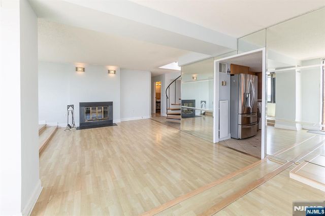 2105 Harmon Cove Tower, Secaucus, NJ 07094