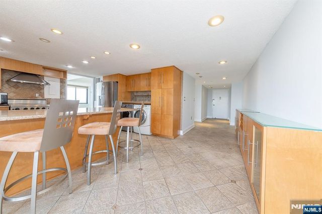 2105 Harmon Cove Tower, Secaucus, NJ 07094