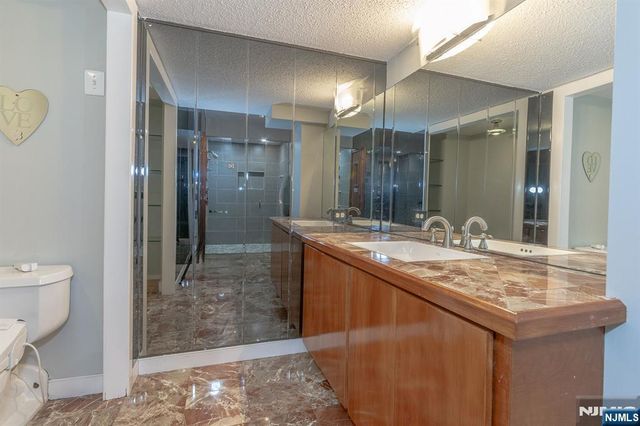 2105 Harmon Cove Tower, Secaucus, NJ 07094