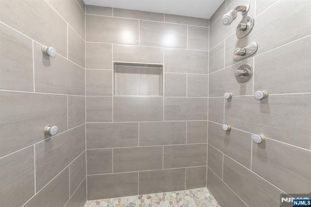 2105 Harmon Cove Tower, Secaucus, NJ 07094