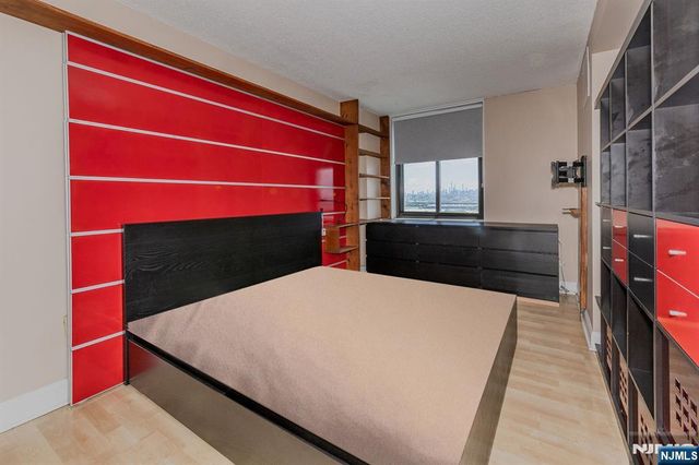 2105 Harmon Cove Tower, Secaucus, NJ 07094