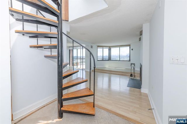2105 Harmon Cove Tower, Secaucus, NJ 07094