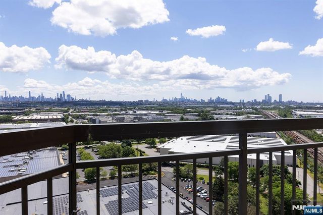 2105 Harmon Cove Tower, Secaucus, NJ 07094