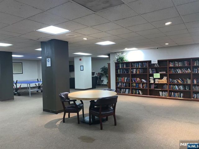 2105 Harmon Cove Tower, Secaucus, NJ 07094