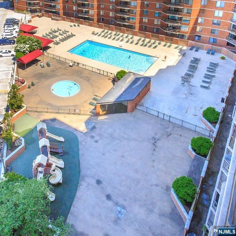2105 Harmon Cove Tower, Secaucus, NJ 07094