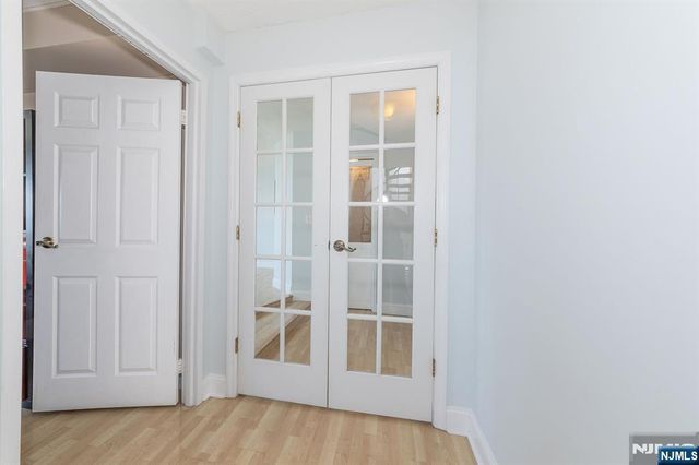 2105 Harmon Cove Tower, Secaucus, NJ 07094