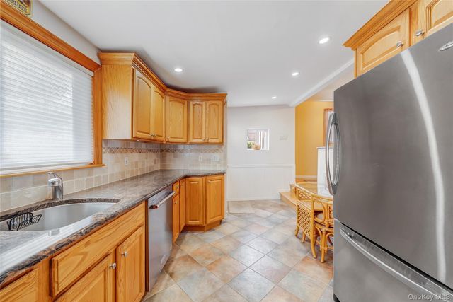 204 Maeder Avenue, North Merrick, NY 11566