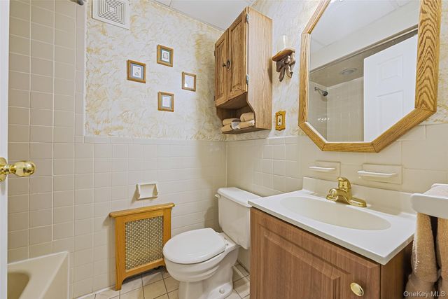 204 Maeder Avenue, North Merrick, NY 11566