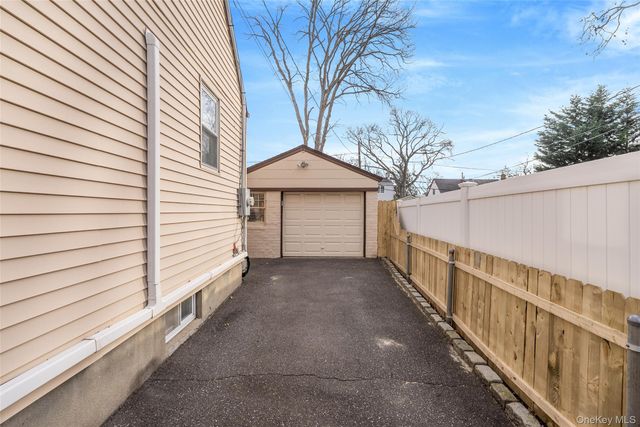 204 Maeder Avenue, North Merrick, NY 11566