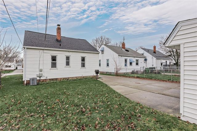 25370 Drakefield Avenue, Euclid, OH 44132