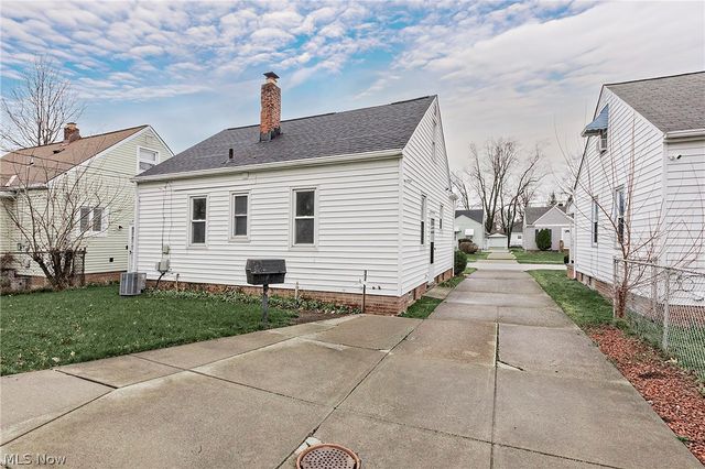 25370 Drakefield Avenue, Euclid, OH 44132