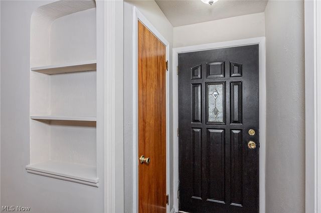 25370 Drakefield Avenue, Euclid, OH 44132