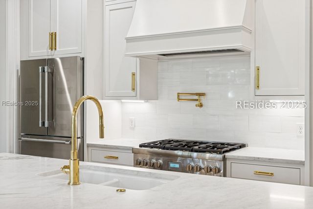 13 Magnolia Ln, Richmond Hill, GA 31324