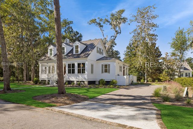 13 Magnolia Ln, Richmond Hill, GA 31324