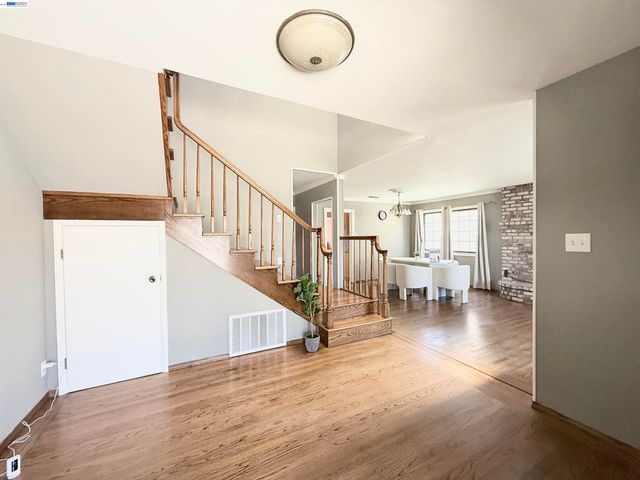 1526 Beechwood Ave, San Leandro, CA 94579