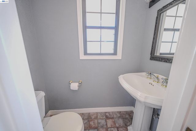 1526 Beechwood Ave, San Leandro, CA 94579