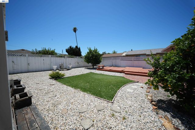 1526 Beechwood Ave, San Leandro, CA 94579