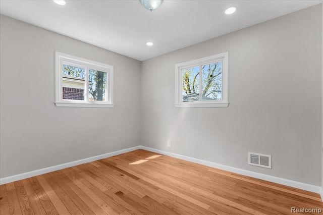 22631 Mylls Street, Saint Clair Shores, MI 48081