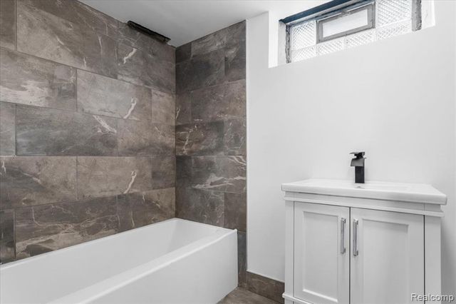 22631 Mylls Street, Saint Clair Shores, MI 48081