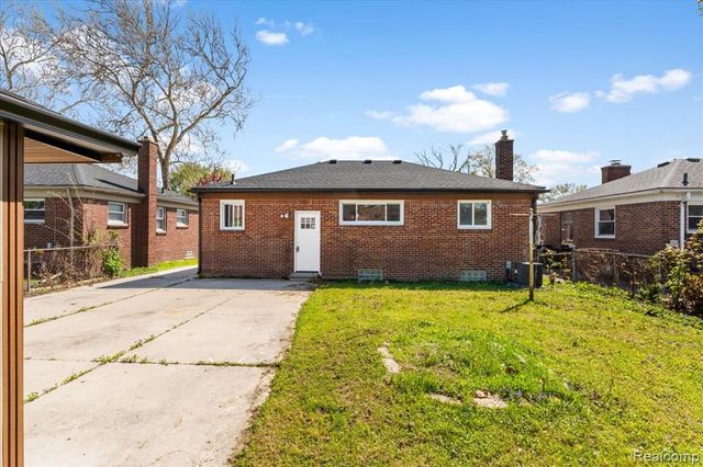 22631 Mylls Street, Saint Clair Shores, MI 48081