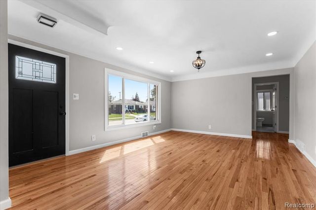 22631 Mylls Street, Saint Clair Shores, MI 48081