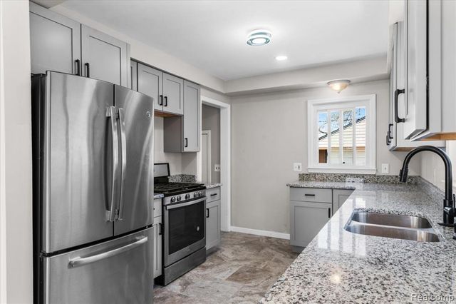 22631 Mylls Street, Saint Clair Shores, MI 48081