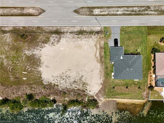 900 Vogiantzis PKWY, Cape Coral, FL 33909