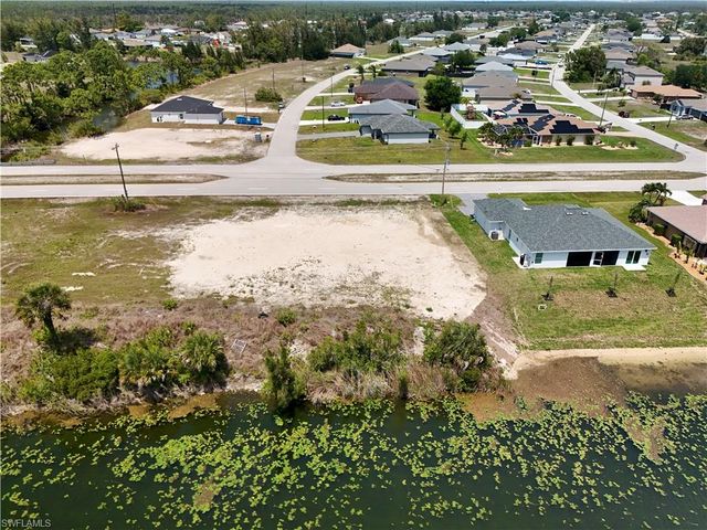 900 Vogiantzis PKWY, Cape Coral, FL 33909