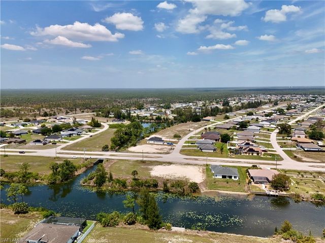 900 Vogiantzis PKWY, Cape Coral, FL 33909