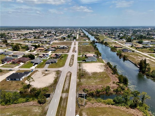 900 Vogiantzis PKWY, Cape Coral, FL 33909