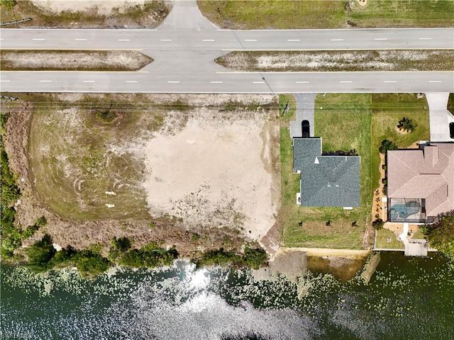 900 Vogiantzis PKWY, Cape Coral, FL 33909