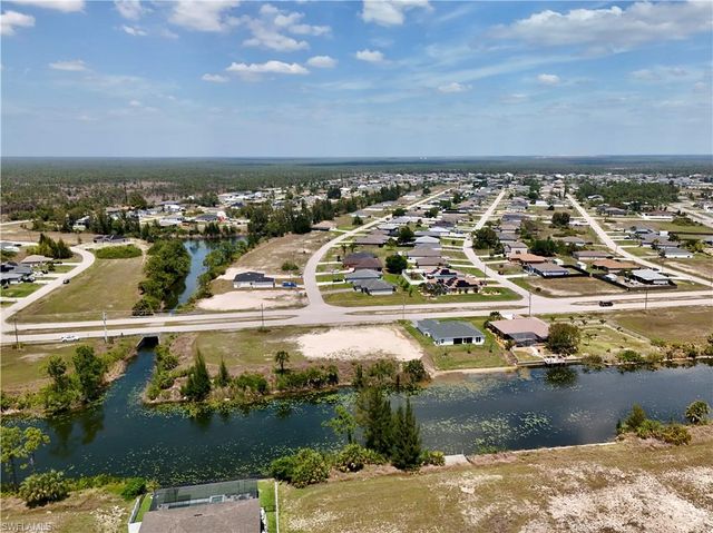 900 Vogiantzis PKWY, Cape Coral, FL 33909