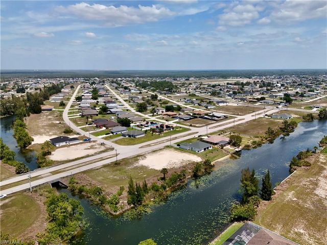900 Vogiantzis PKWY, Cape Coral, FL 33909