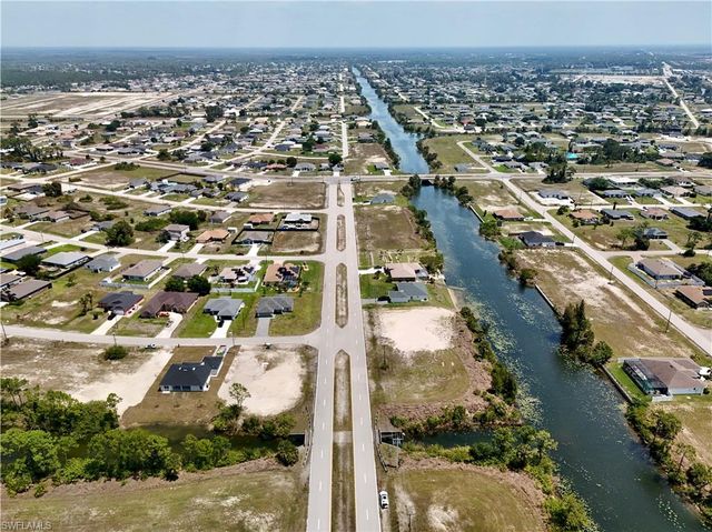 900 Vogiantzis PKWY, Cape Coral, FL 33909