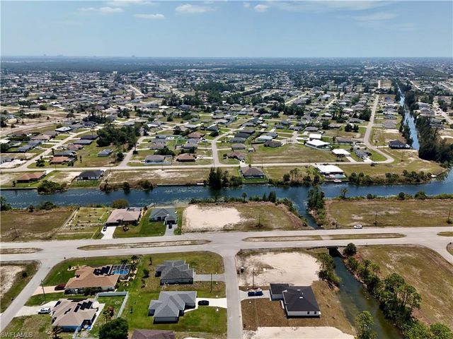 900 Vogiantzis PKWY, Cape Coral, FL 33909