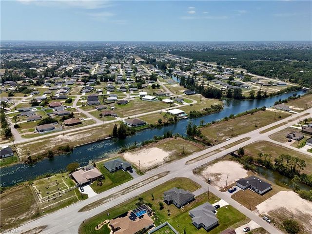 900 Vogiantzis PKWY, Cape Coral, FL 33909