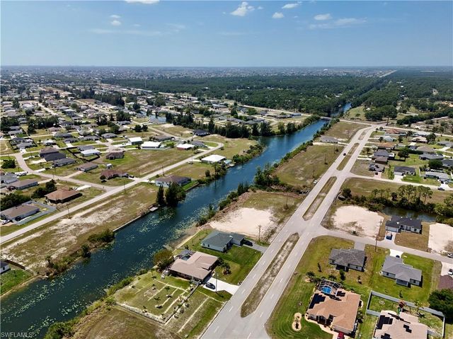 900 Vogiantzis PKWY, Cape Coral, FL 33909
