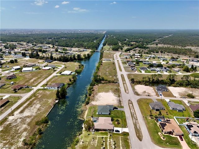 900 Vogiantzis PKWY, Cape Coral, FL 33909