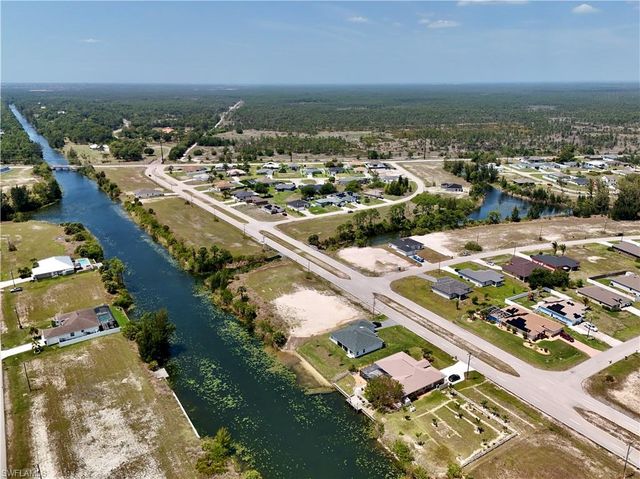 900 Vogiantzis PKWY, Cape Coral, FL 33909