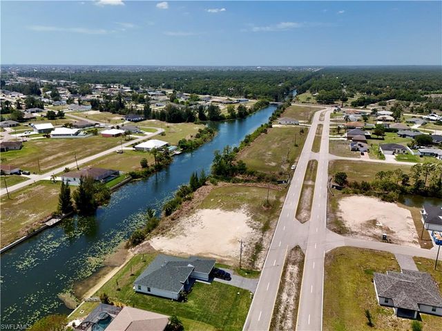 900 Vogiantzis PKWY, Cape Coral, FL 33909